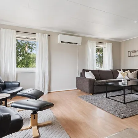 בית נופש Live Like A Local In Leknes, Sleeps 6, Free Parking לקנס