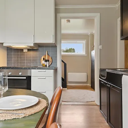 Live Like A Local In Leknes, Sleeps 6, Free Parking * לקנס