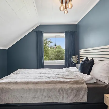 בית נופש Live Like A Local In Leknes, Sleeps 6, Free Parking לקנס