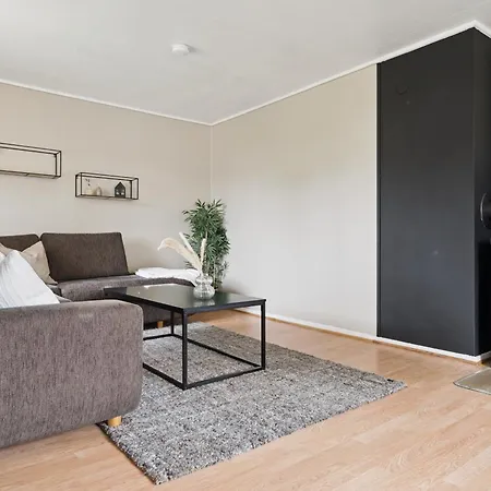 Live Like A Local In Leknes, Sleeps 6, Free Parking בית נופש