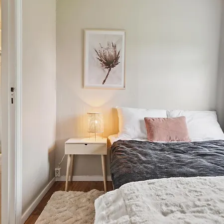 Live Like A Local In Leknes, Sleeps 6, Free Parking בית נופש