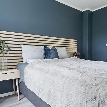 Live Like A Local In Leknes, Sleeps 6, Free Parking בית נופש *
