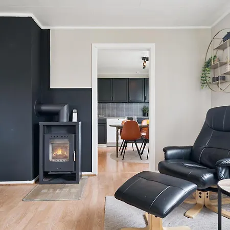 Live Like A Local In Leknes, Sleeps 6, Free Parking בית נופש