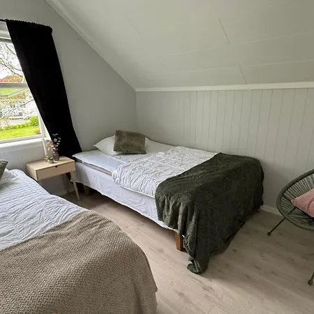 Live Like A Local In Leknes, Sleeps 6, Free Parking לקנס