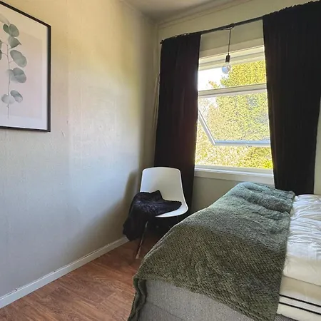 בית נופש Live Like A Local In Leknes, Sleeps 6, Free Parking לקנס