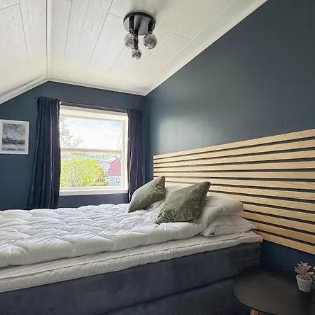 בית נופש Live Like A Local In Leknes, Sleeps 6, Free Parking