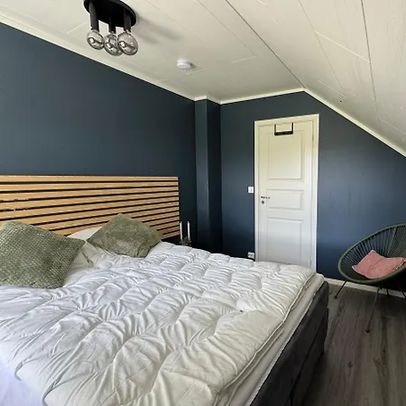 Live Like A Local In Leknes, Sleeps 6, Free Parking * לקנס