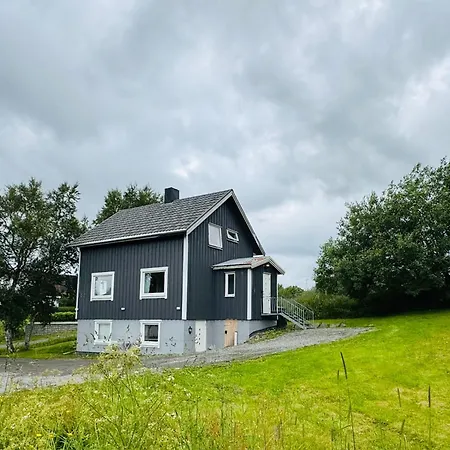 Live Like A Local In Leknes, Sleeps 6, Free Parking *